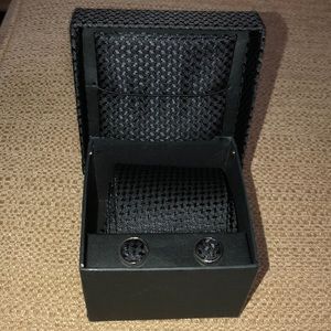 NWOT Mens tie accessory set